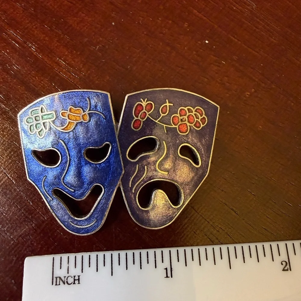 UNIQUE VINTAGE COMEDY TRAGEDY MASKS CLOISONNE ENAMEL BROOCH